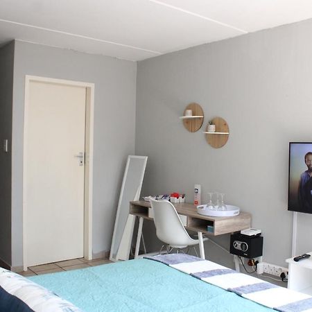 Smart Studio With Netflix And No Load Shedding Apartment Pretoria Exterior photo