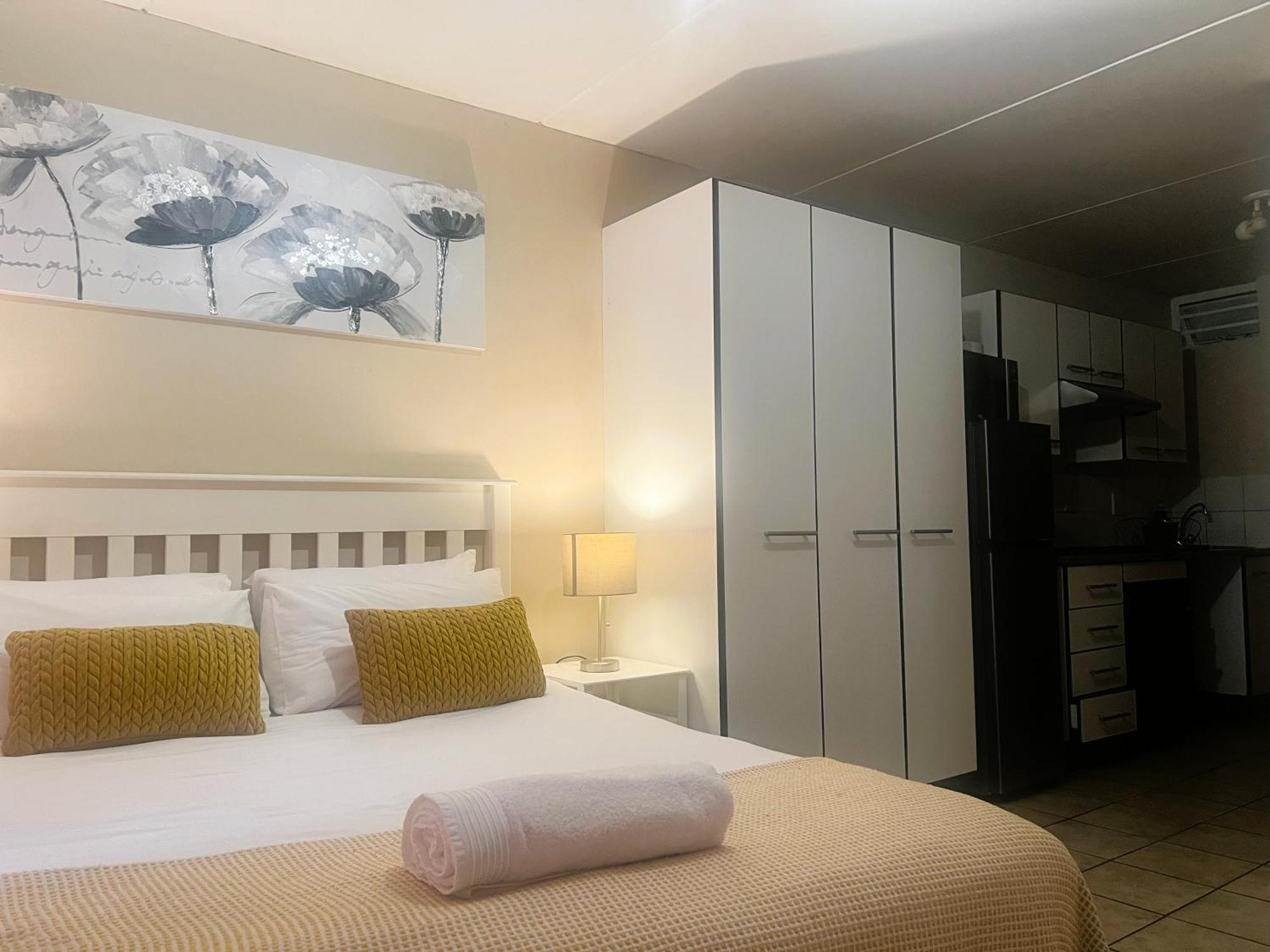 Smart And Cozy Studio With Netflix And Showmax Pretoria Exterior photo